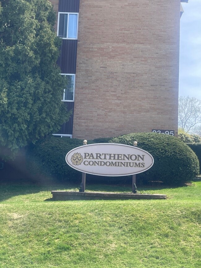 Building Photo - 89 Clinic Dr Unit Parthenon Condominium