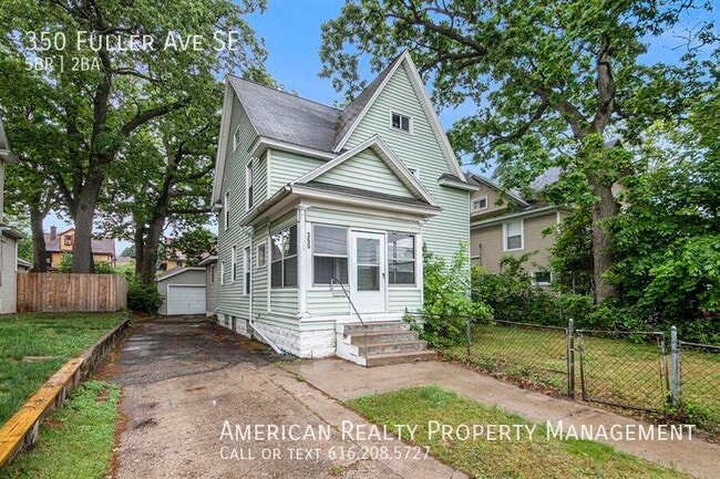 Photo - 350 Fuller Ave SE House
