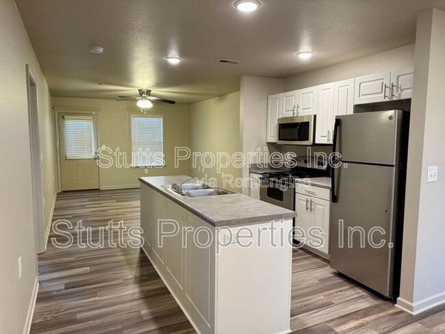 Building Photo - 104 Spindle Ct Unit 104