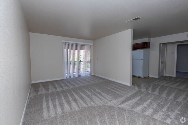 Building Photo - Charming 1-Bedroom Condo in Guard-Gated Be... Unit 102