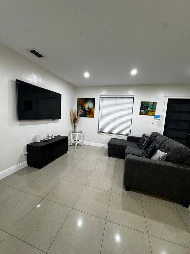 Photo - 1071 NW 85th St