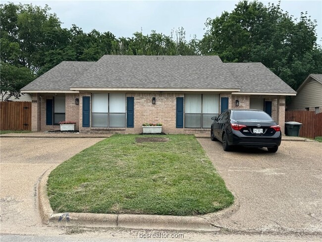 Photo - 712 Cross Timbers Dr Apartment