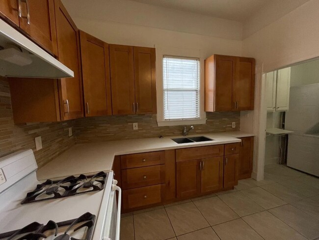Photo - 279 E St James St Townhome