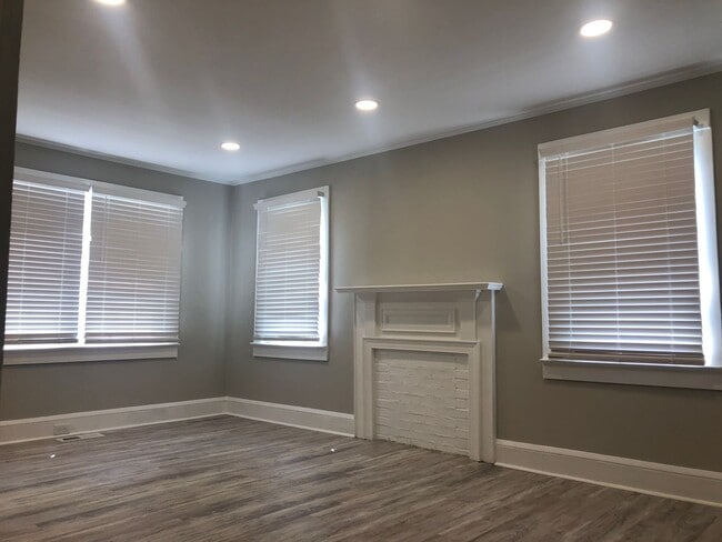 Photo - AVAILABLE TO SHOW!