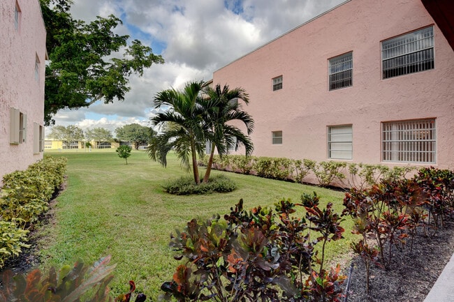 Photo - 548 Flanders L