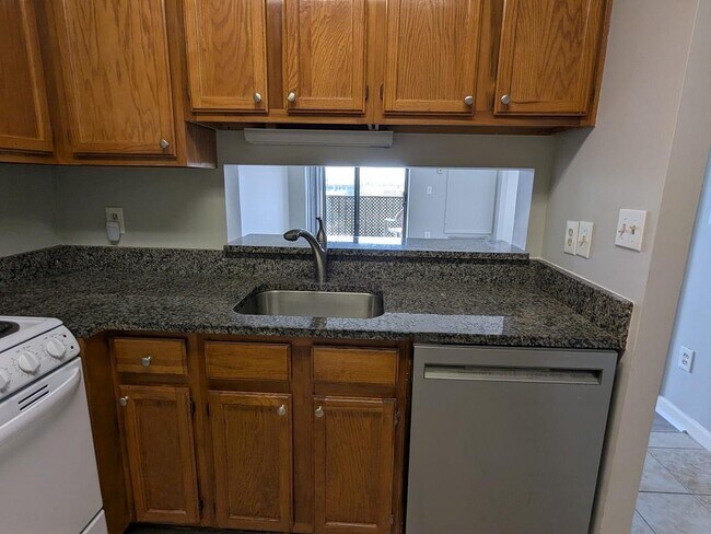 Photo - 300 Johnson Ferry Rd Unidad A1006