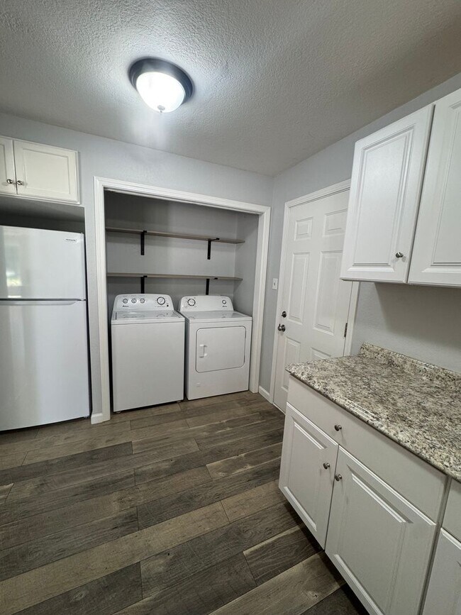 Photo - SPACIOUS 4 BED 2 BATH HOUSE WITH LARGE FENCED BACKYARD IN SHASTA LAKE