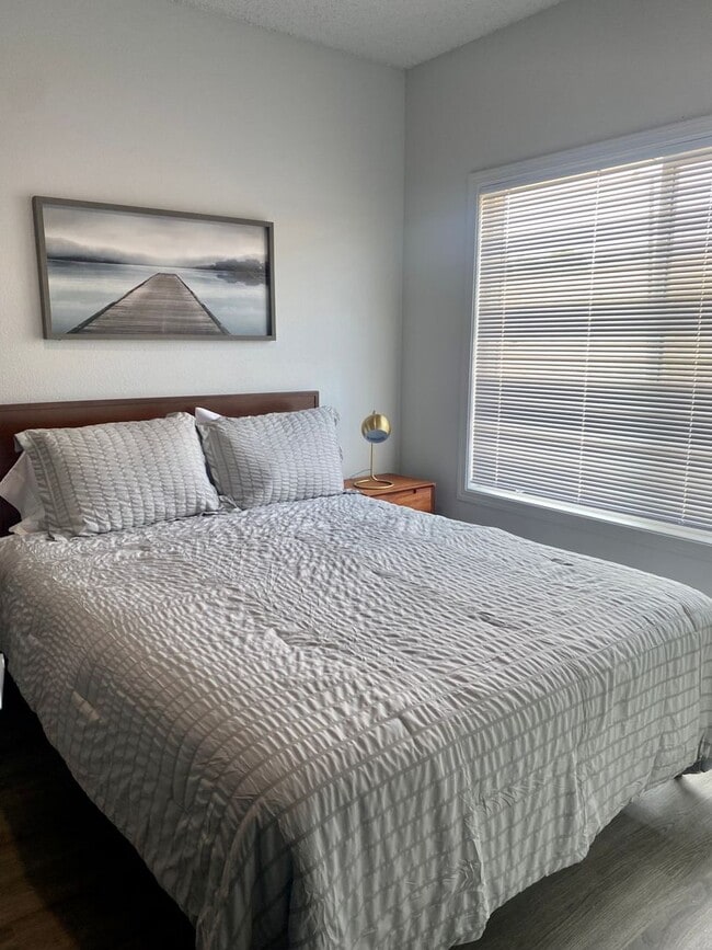 Photo - 1 bed 1 bath in renovated complex! This un...