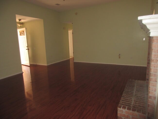 Photo - 9608 Brentwood Blvd