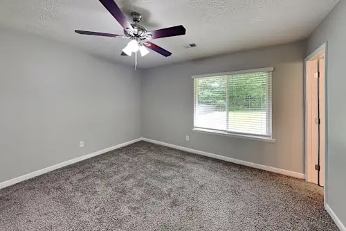 Photo - 3359 Hollyridge Trl SW