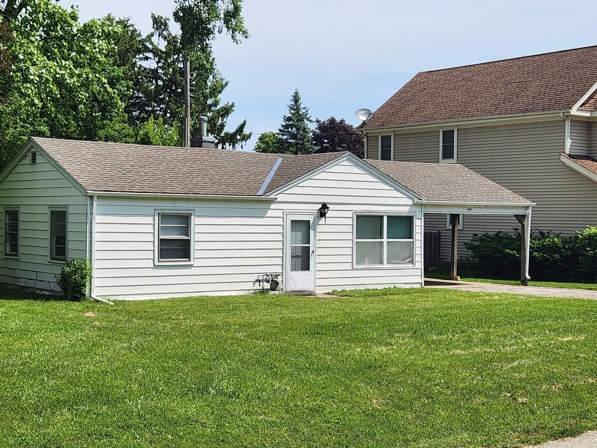 Photo - 441 Linden Ln