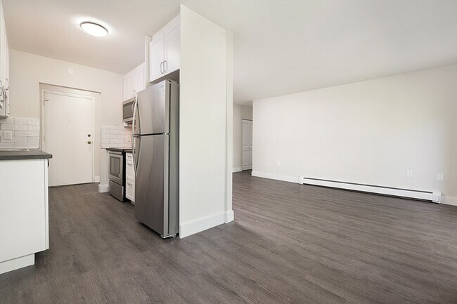 Photo - 470 Wellington St N