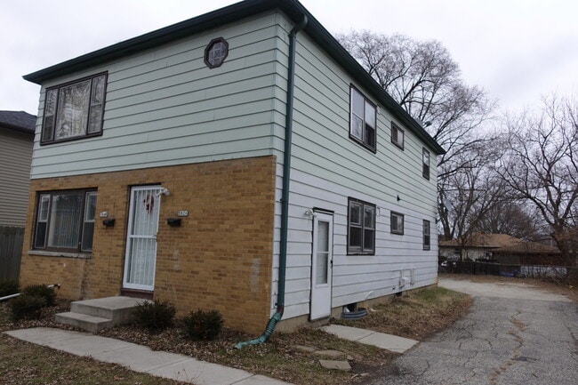 Photo - 5824-26 N 83rd St