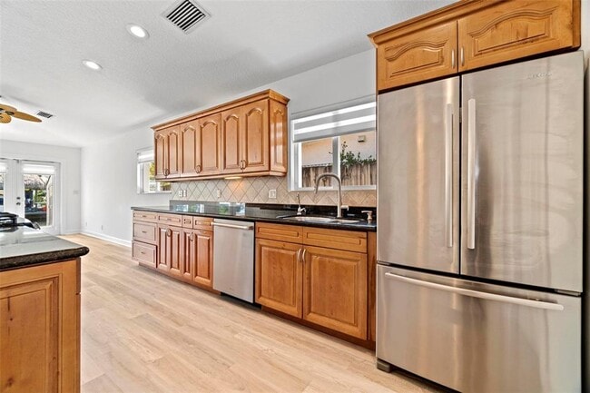 Photo - 947 Nautilus Is