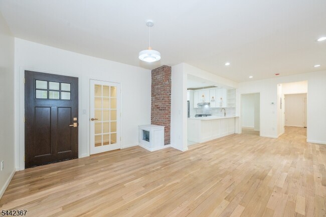 Photo - 231 Waverly Pl