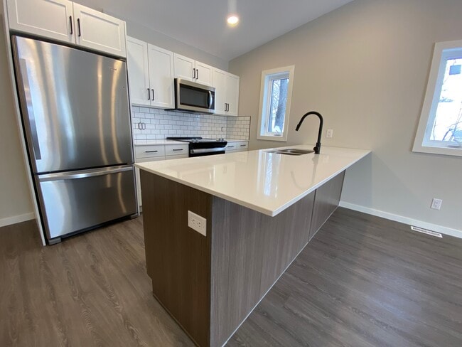 Building Photo - 12 Crystal Ave Unit 4