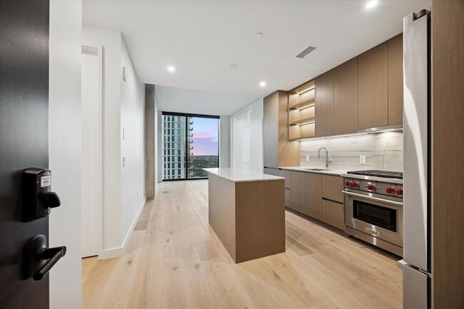 Building Photo - 610 Davis St Unit 3204
