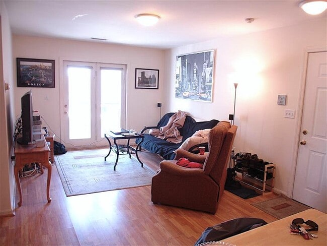 Photo - 10 Kent Ct Unit 1