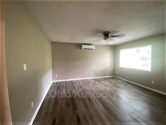 Photo - 3005 Seneca St