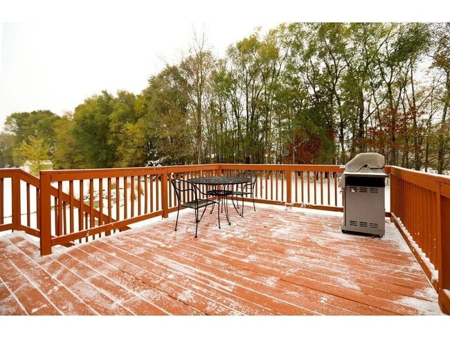 Photo - 11186 Woods Edge Ave