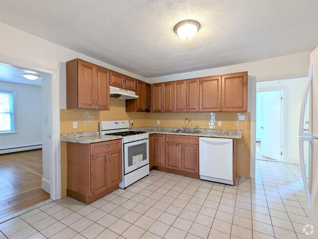 Building Photo - 322 Lowell St Unit 1 Rental