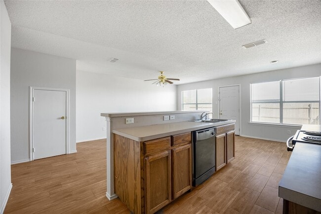 Photo - 4524 Alamosa St