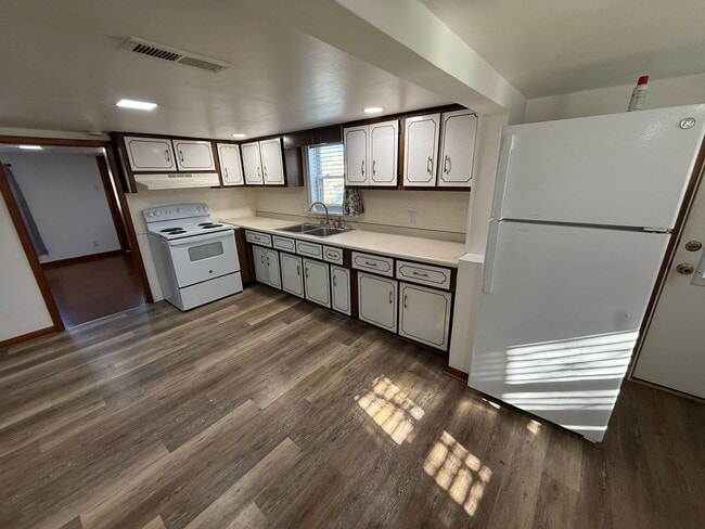 Photo - 320 Carter Ave