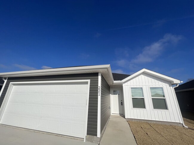 Welcome to your newly build 3 bedroom/ 2 b... - Welcome to your newly build 3 bedroom/ 2 b... House