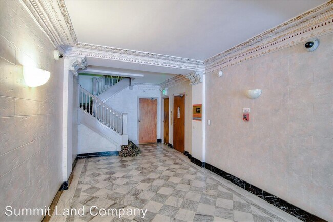 Photo - 1860 Jackson St