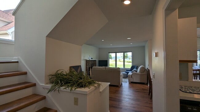 Photo - 11 Songbird Ln