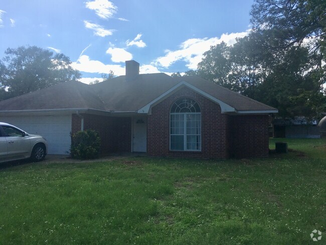 Building Photo - 3 bed 2 bath home in Gladewater