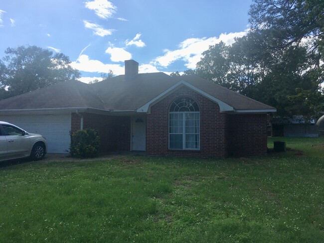 3 bed 2 bath home in Gladewater - 3 bed 2 bath home in Gladewater