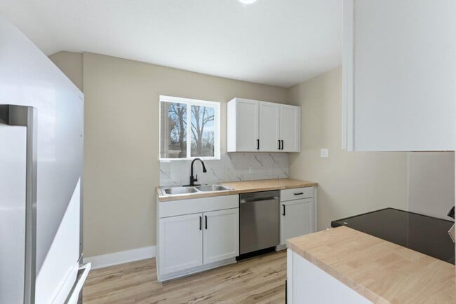 Photo - 2221 Eby Ave