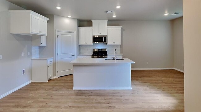 6813 Labelle Dr