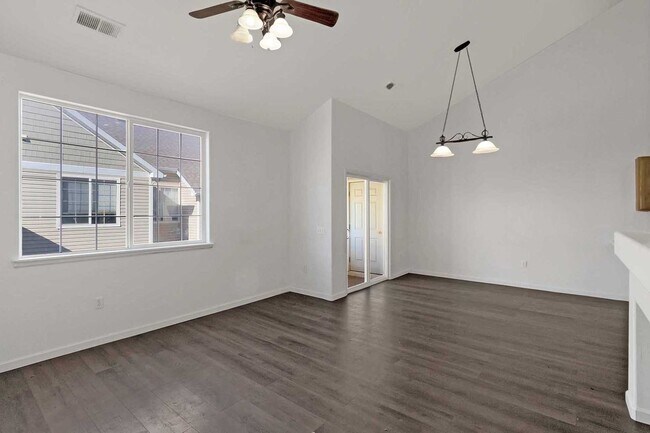 Photo - Modern 2-Bedroom, 2-Bath Condo in Grand Ju... Unidad 442