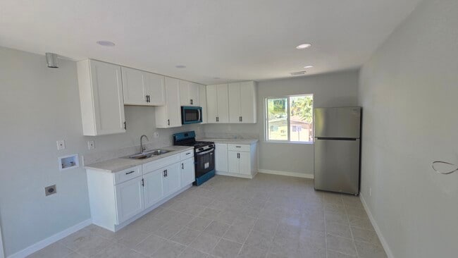 Photo - 1128 E Grand Ave