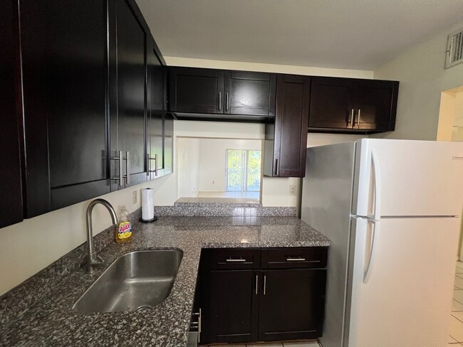 Building Photo - 11309 SW 200th St Unit 306