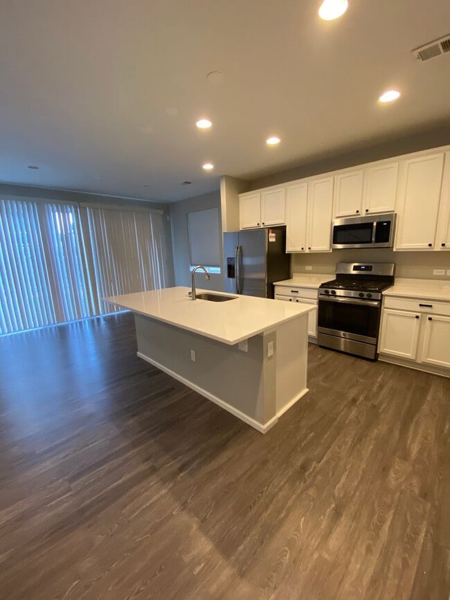 Photo - 4 bedroom 3 bathroom Single Family House in Aurora