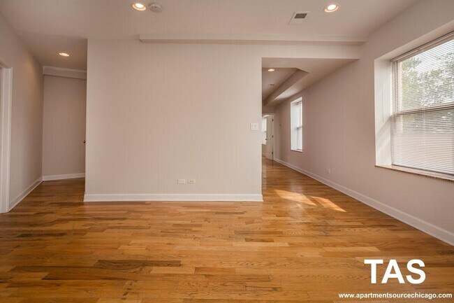 7225 N Rogers Ave Unit 3