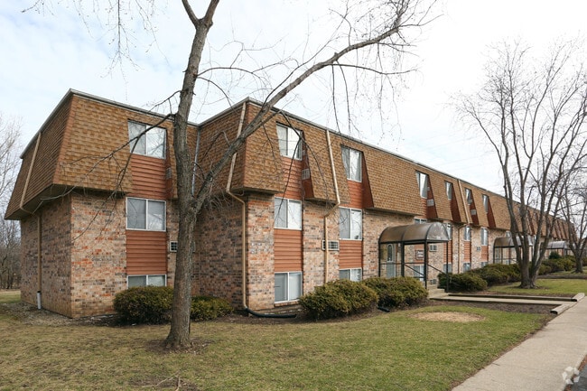 Hinkston Pond Apartments - Hinkston Pond Apartments