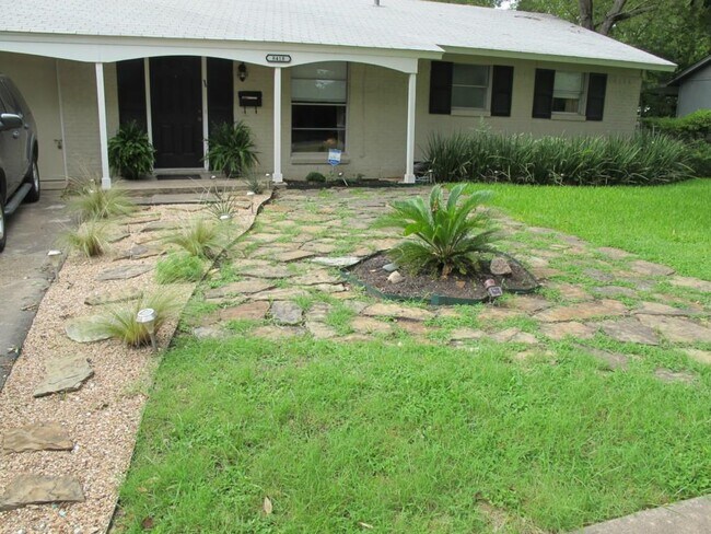Building Photo - 8418 Briarwood Ln Rental