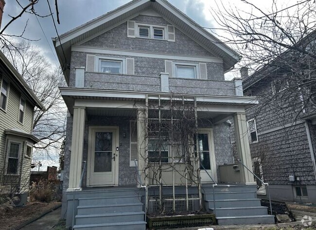 Building Photo - Oakley Location, beautifully clean! Rental