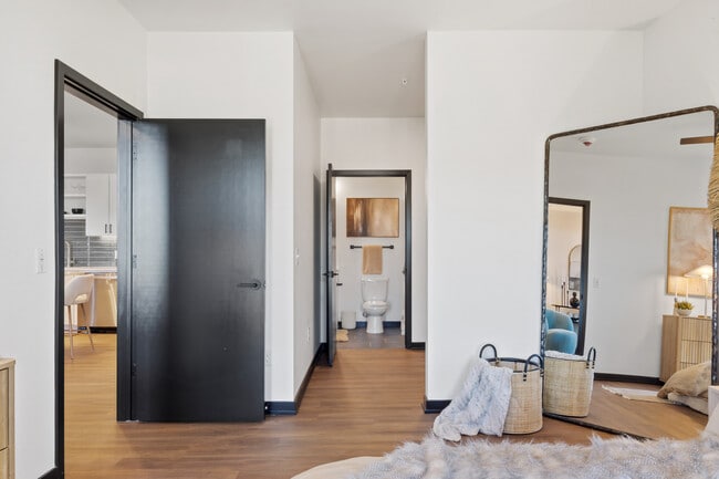 37 West Farnam