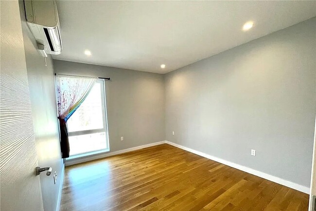 Photo - 8629 Bay Pkwy