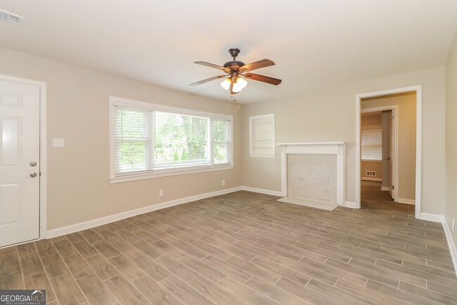 Photo - 1927 Addison Rd NE