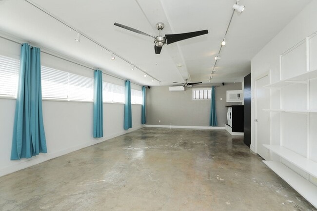 Photo - 2215 Cleburne St