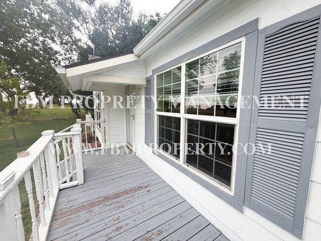 Photo - 1526 E FM 813