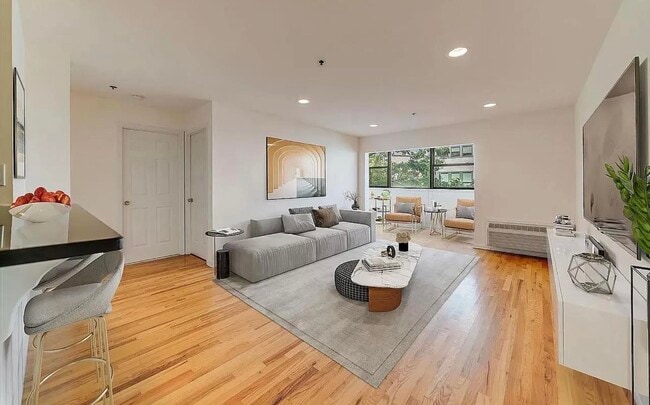 Building Photo - 312 Madison St Unit 4C