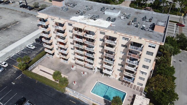 Building Photo - 2200 E Hallandale Beach Blvd Unit 512 Rental