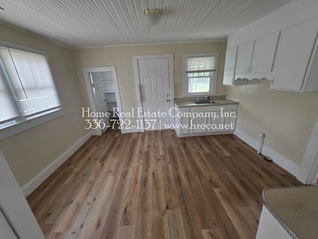 Photo - 526 E 17th St